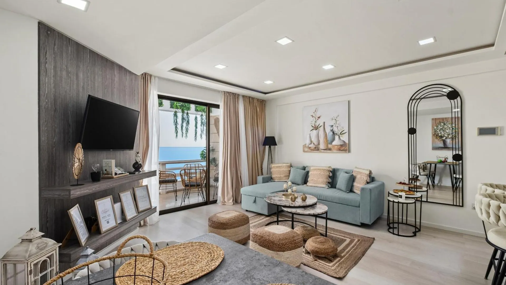 Lazuli Sea View Beachfront Ap 253 Lárnaka