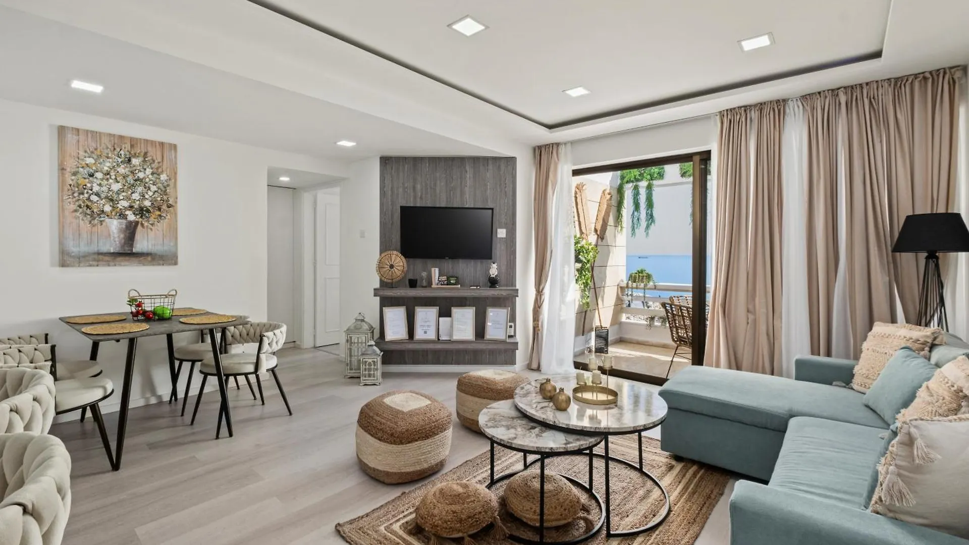 Lazuli Sea View Beachfront Ap 253 Lárnaka Apartman